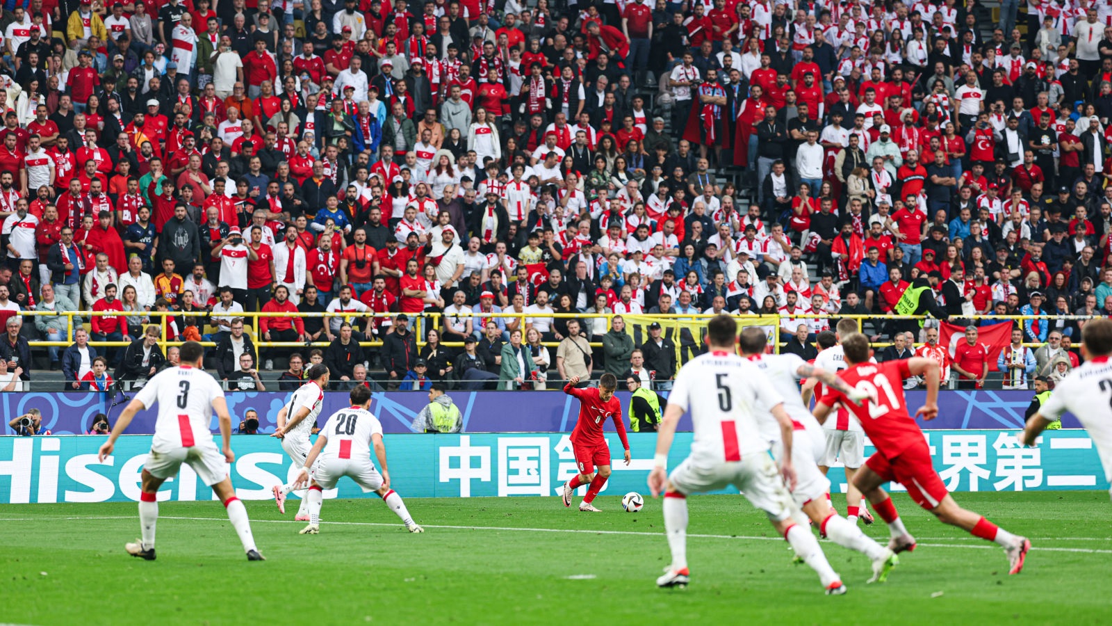 格鲁吉亚队成功逆转战胜北马其顿