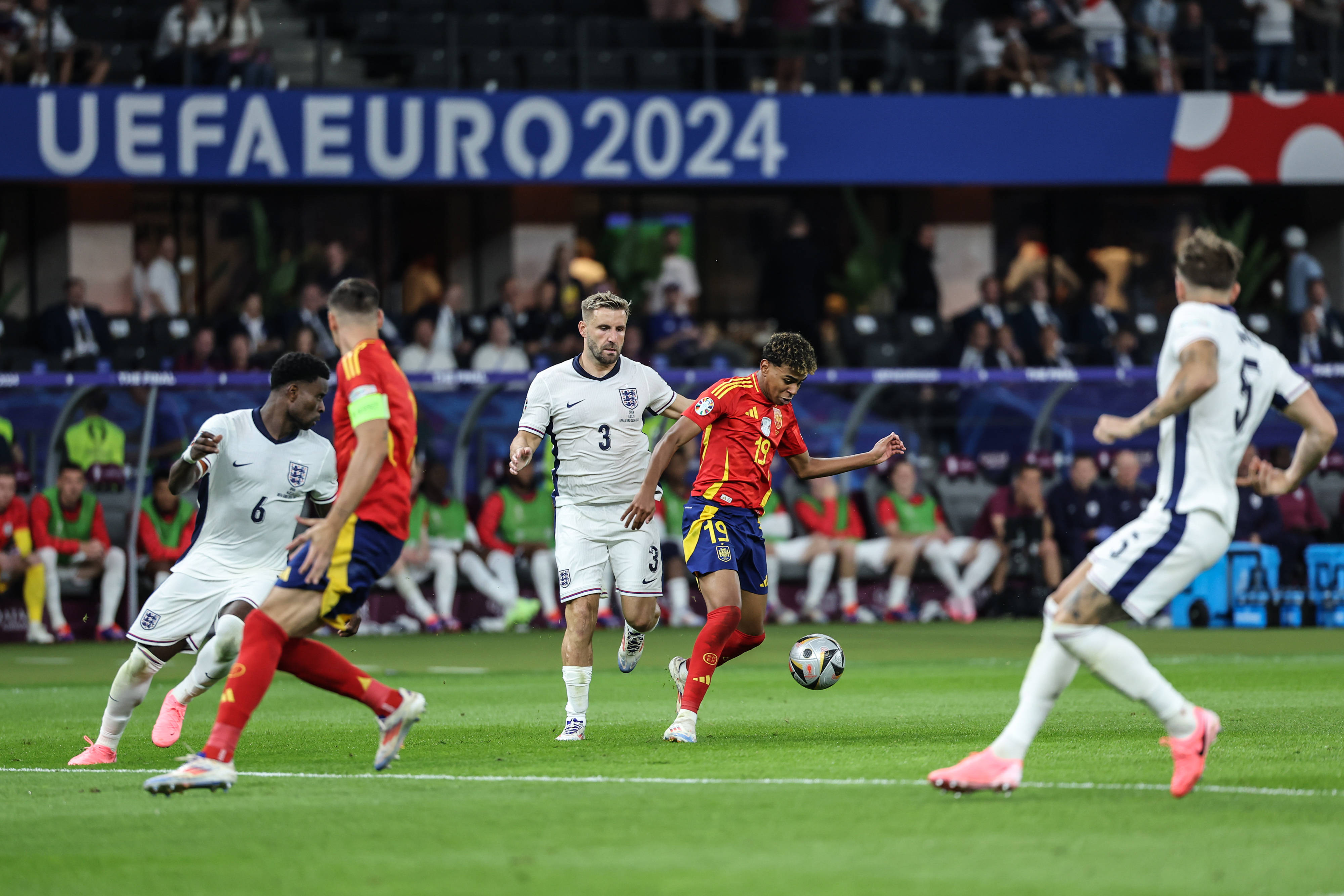 关于精彩纷呈:欧洲足球精彩瞬间集锦的信息 关于精彩纷呈:欧洲足球精彩瞬间集锦的信息