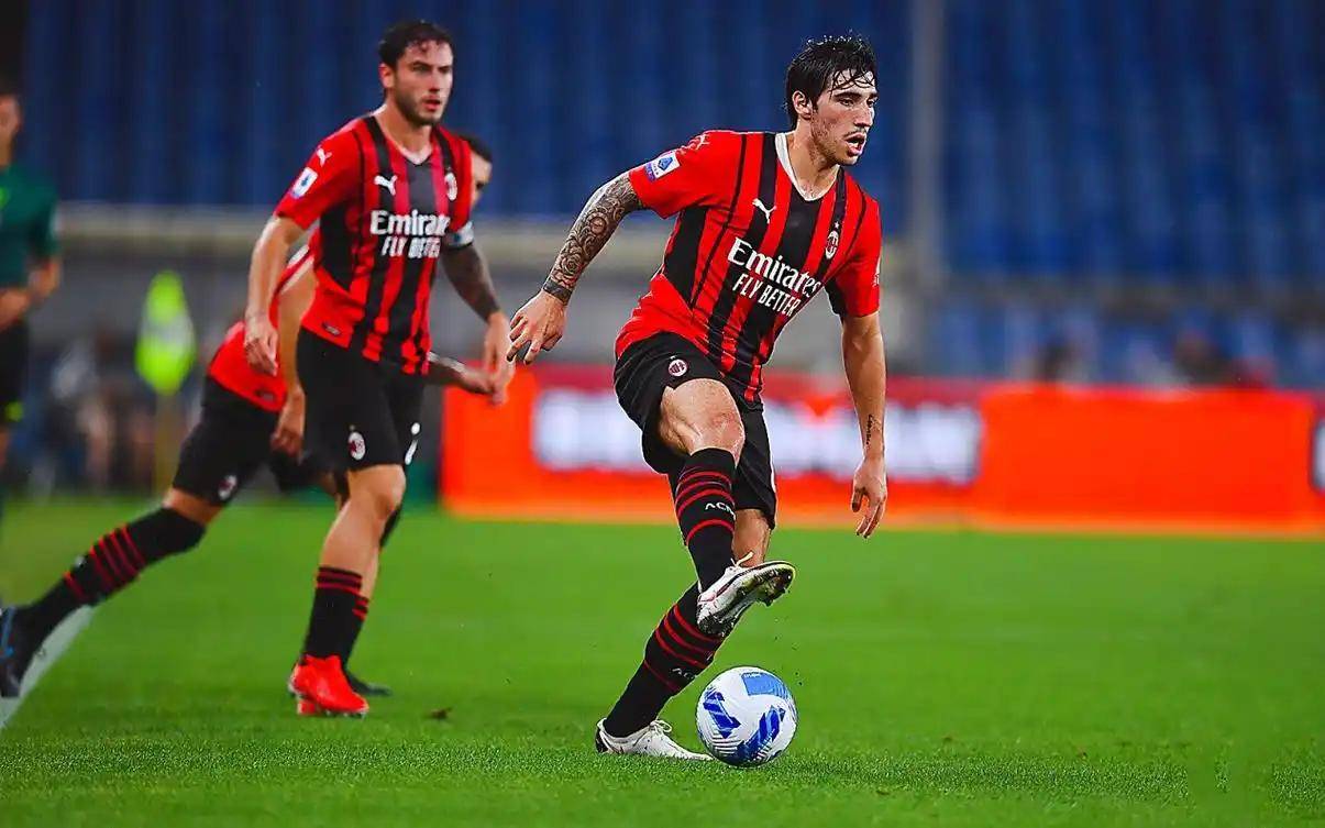 九游体育平台-AC米兰球队备战新赛季迎接挑战