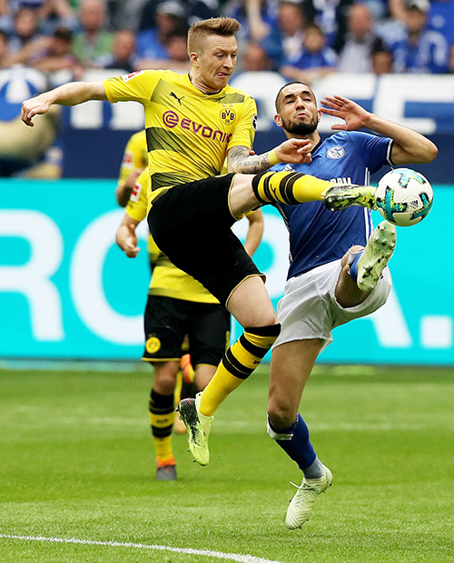 沙尔克与多特蒙德在关键战役中对决 沙尔克与多特蒙德在关键战役中对决