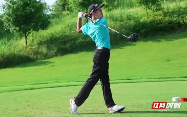 首次征战国际比赛,新秀崭露头角 首次征战国际比赛,新秀崭露头角