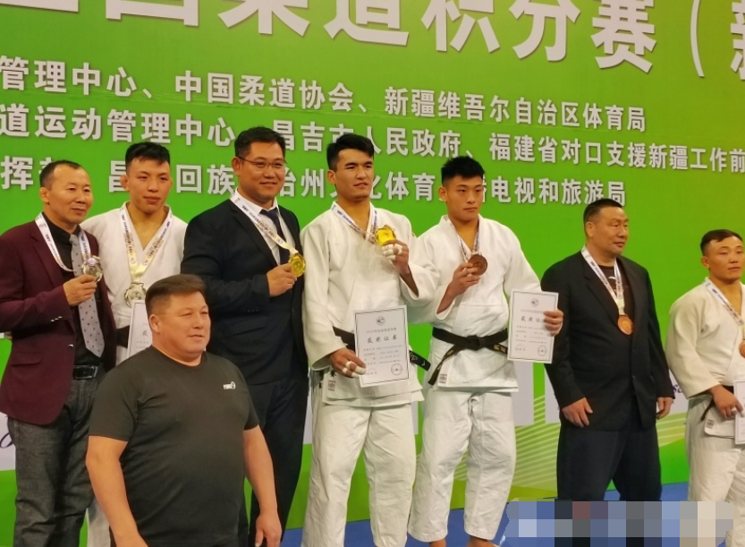 纳米比亚柔道选手斗志昂扬，夺魁