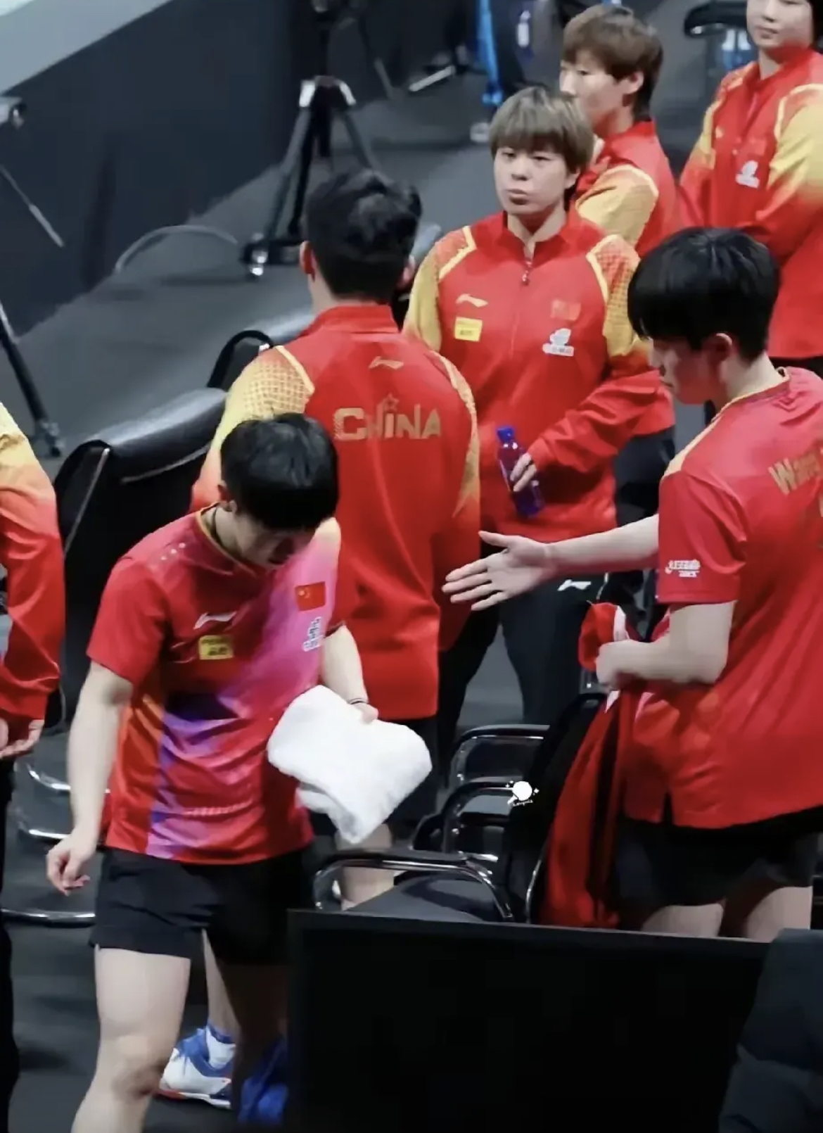 关于对手意外失误为球队带来宝贵机会的信息 关于对手意外失误为球队带来宝贵机会的信息