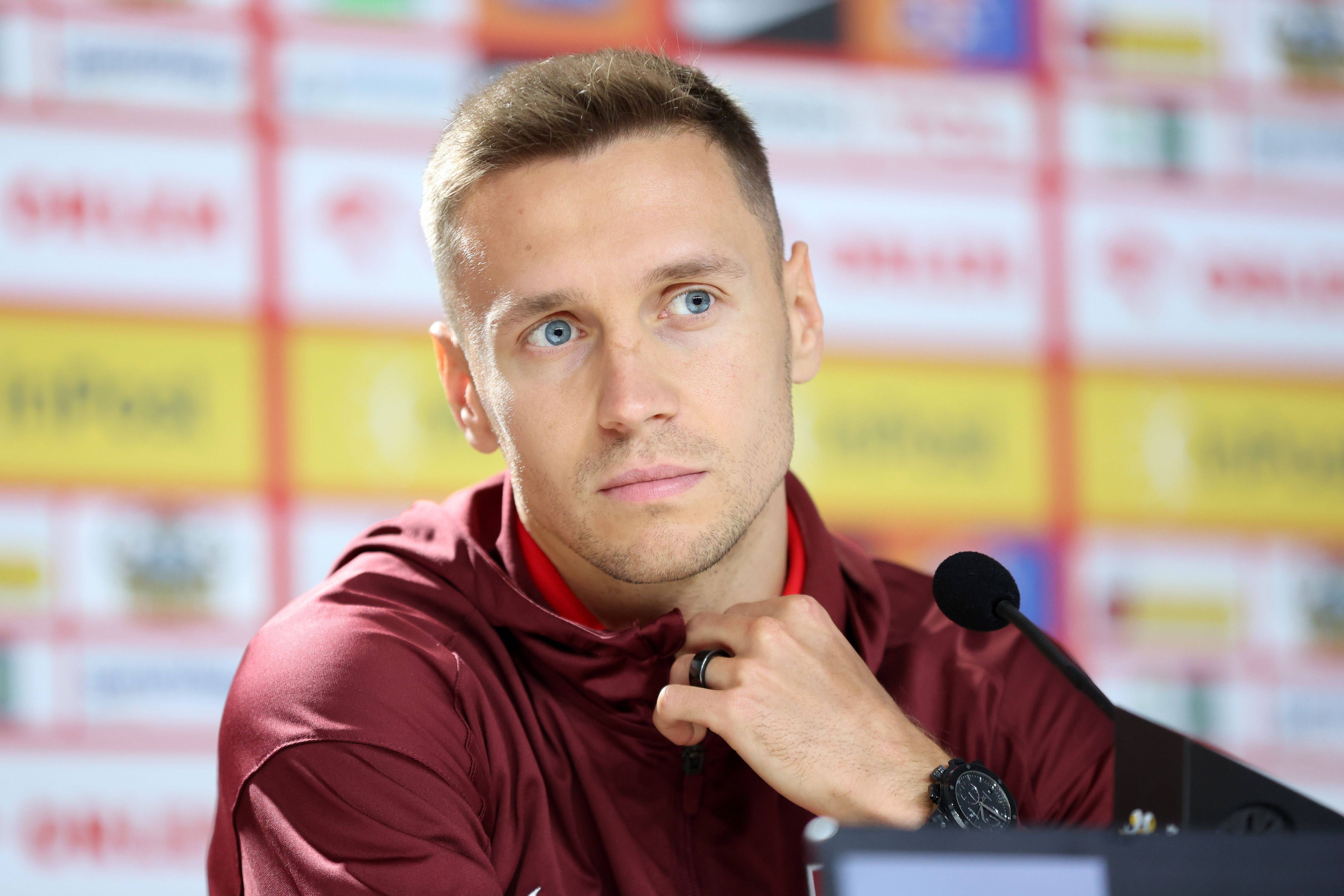 九游体育APP下载-波兰队中场发挥出色,球员个人能力获赞