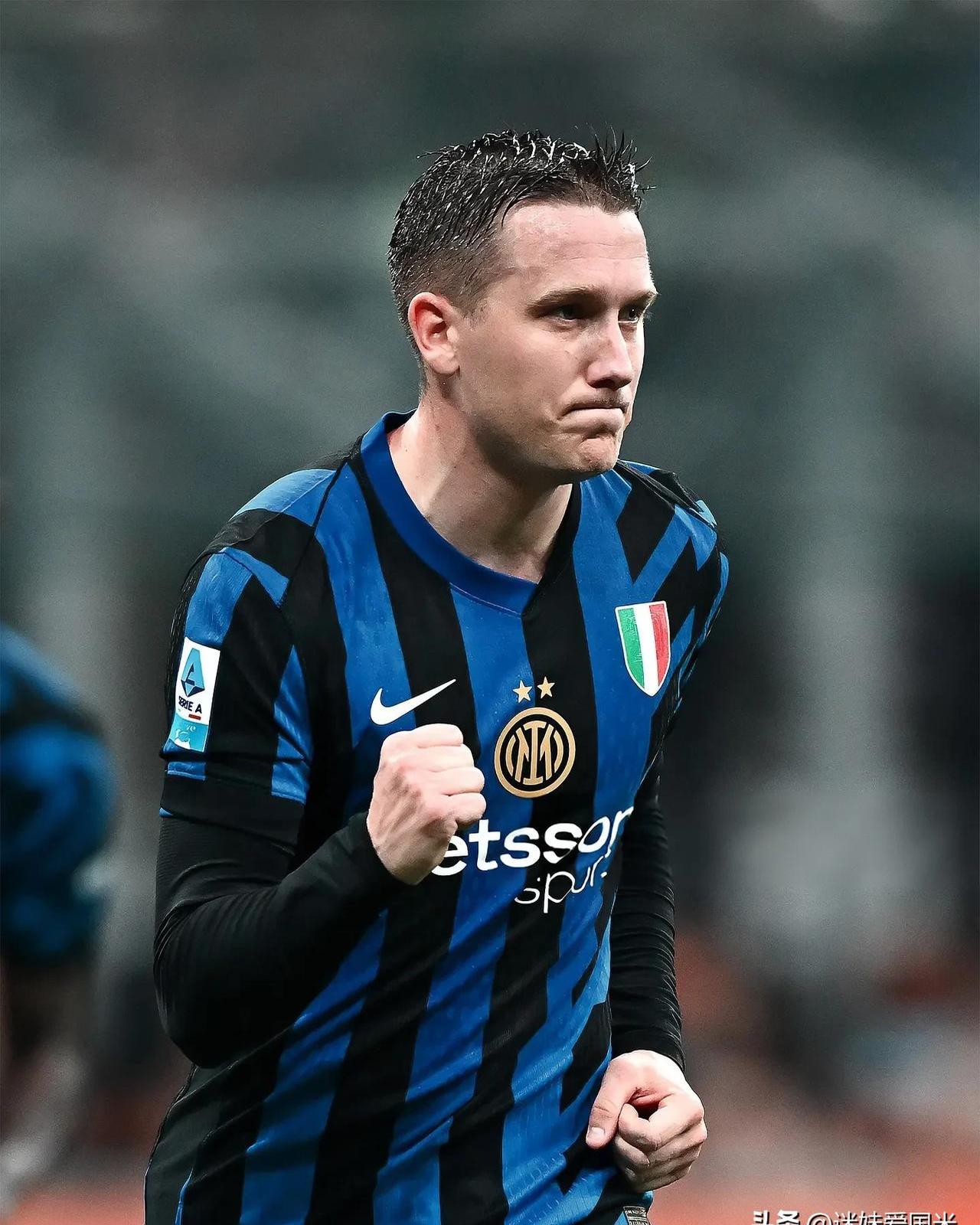 波兰队中场发挥出色,球员个人能力获赞 波兰队中场发挥出色,球员个人能力获赞