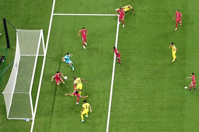 上港犯规频繁,遭遇裁判警告 上港犯规频繁,遭遇裁判警告