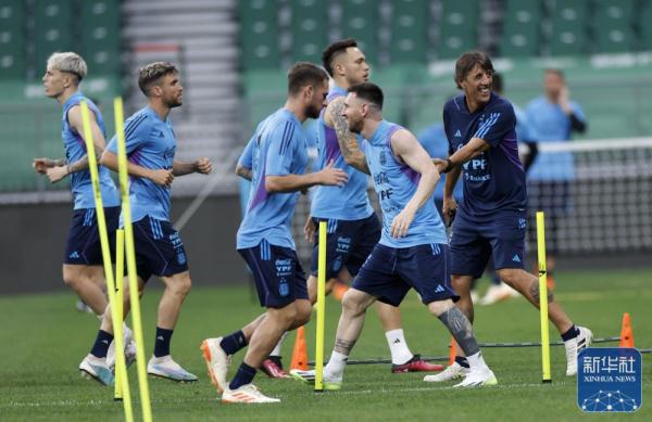九游娱乐-足球俱乐部球员之间的训练互动频现的简单介绍
