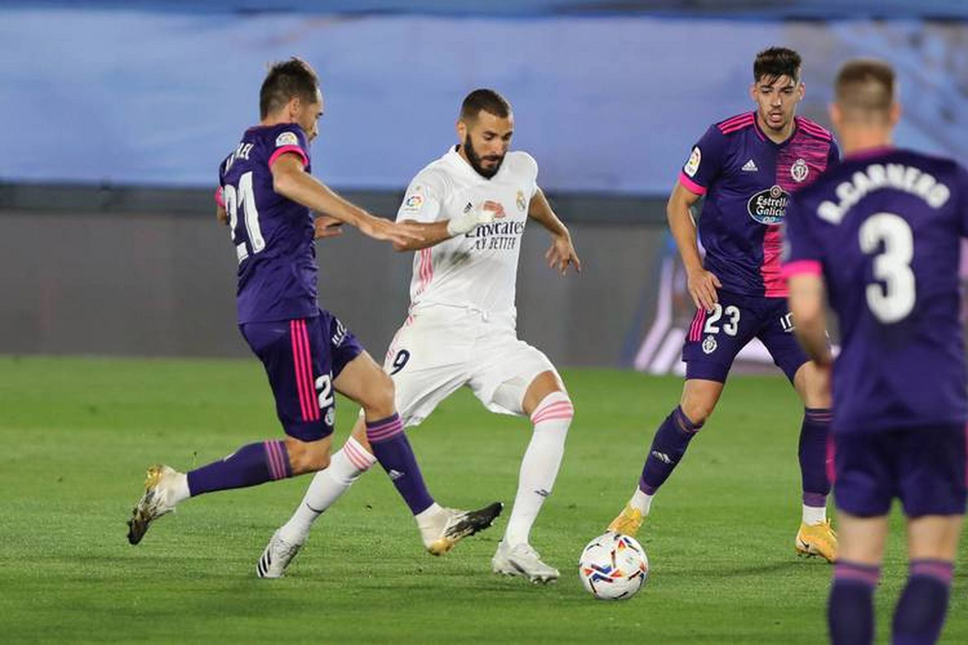 包含出人意料，皇马客场大胜对手的词条