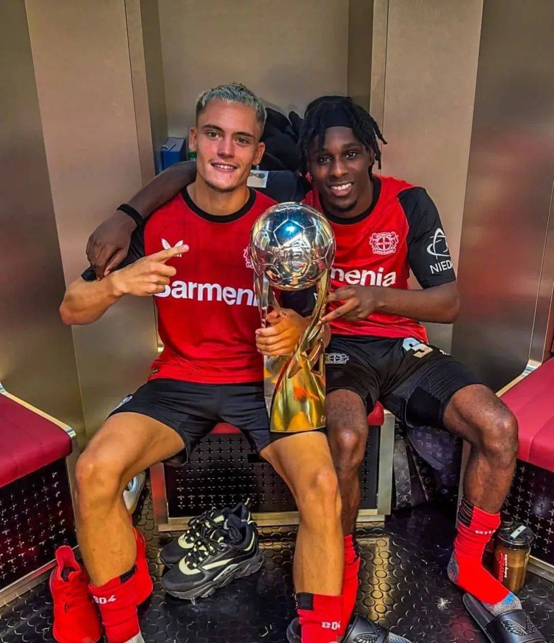 利物浦逆转曼城，杀入四强