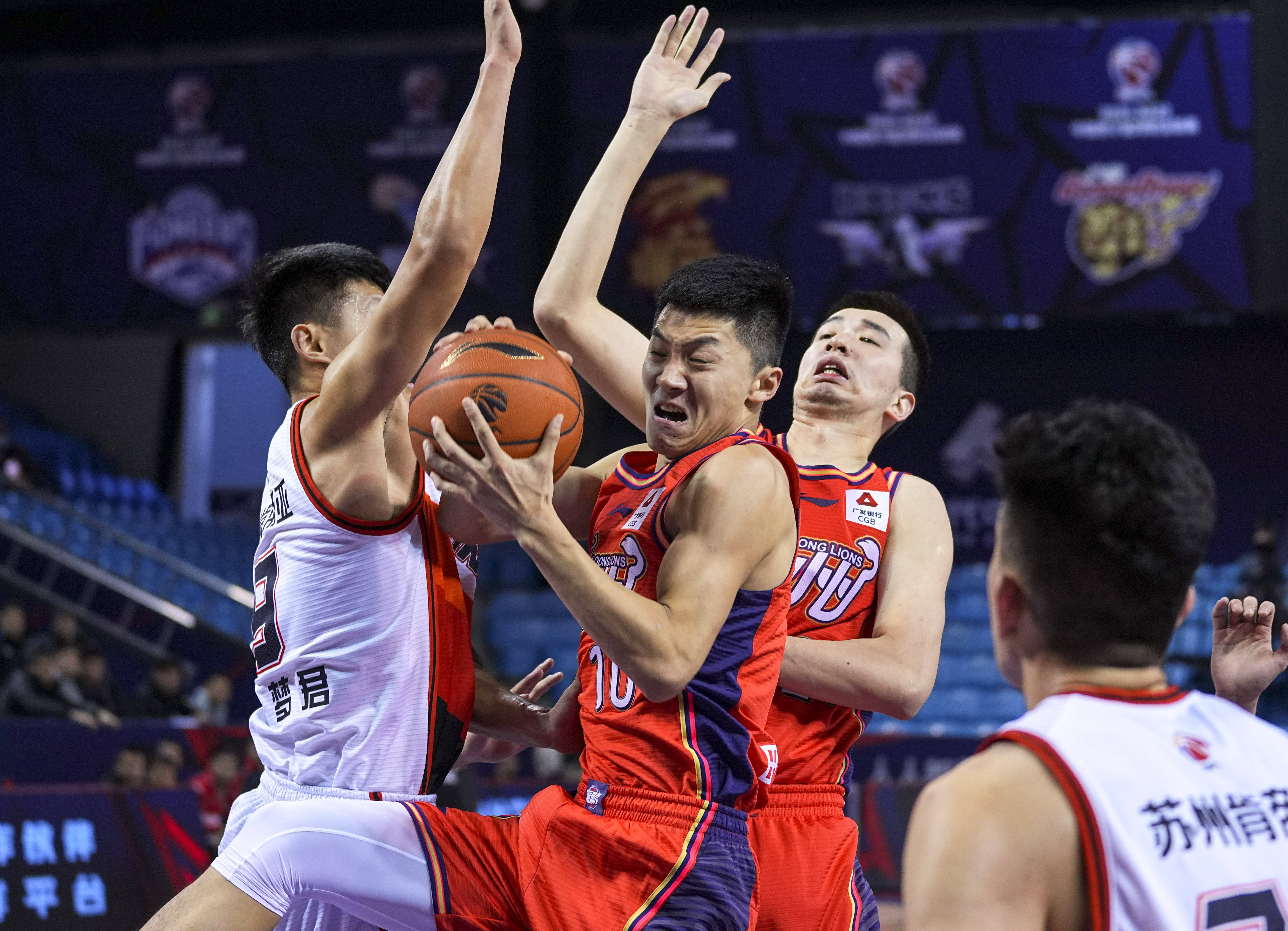 九游体育官方入口-劲敌对决:CBA比赛精彩瞬间揭秘