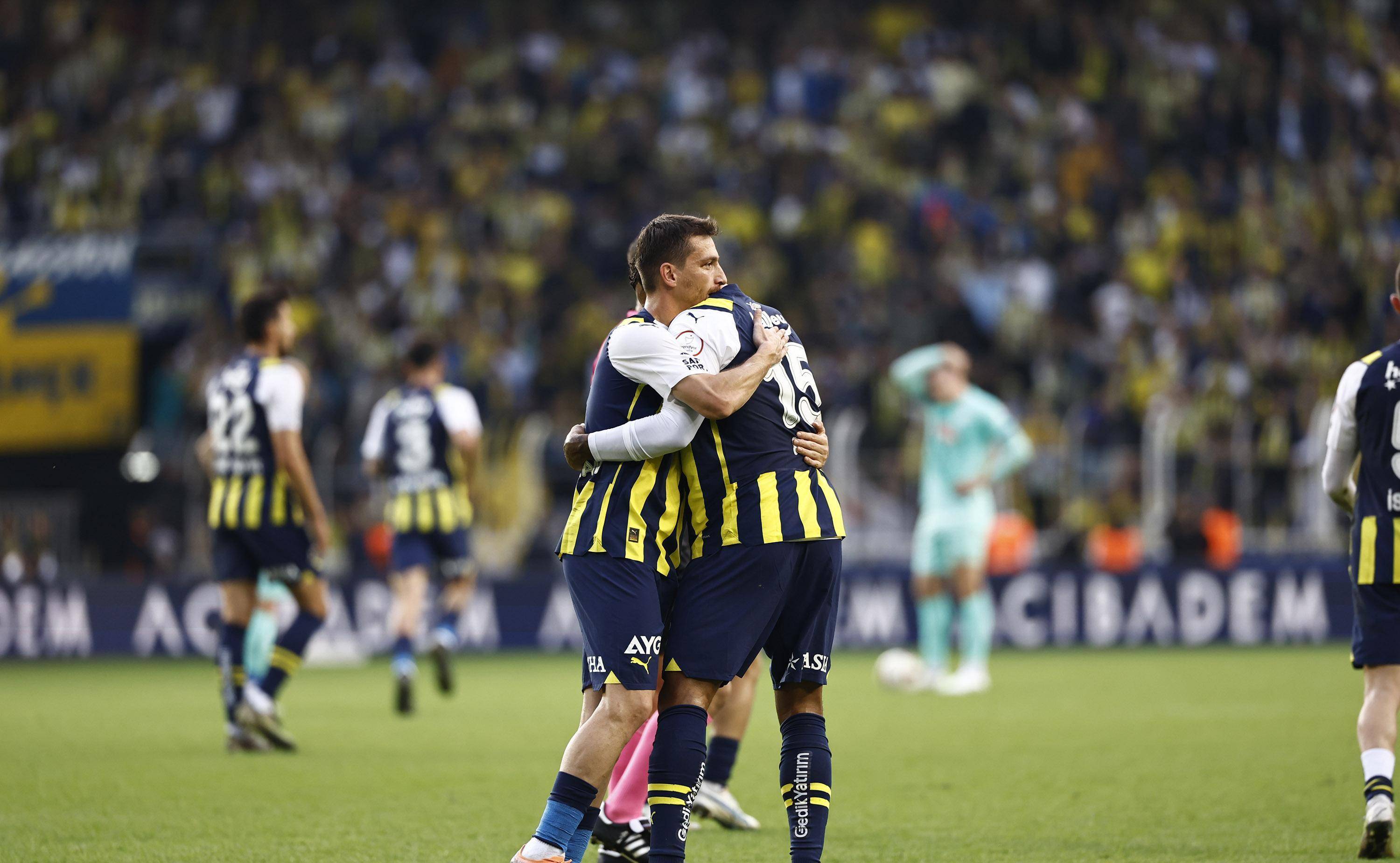 斯洛文尼亚队在比赛中较量瑞典队,最终取胜 斯洛文尼亚队在比赛中较量瑞典队,最终取胜