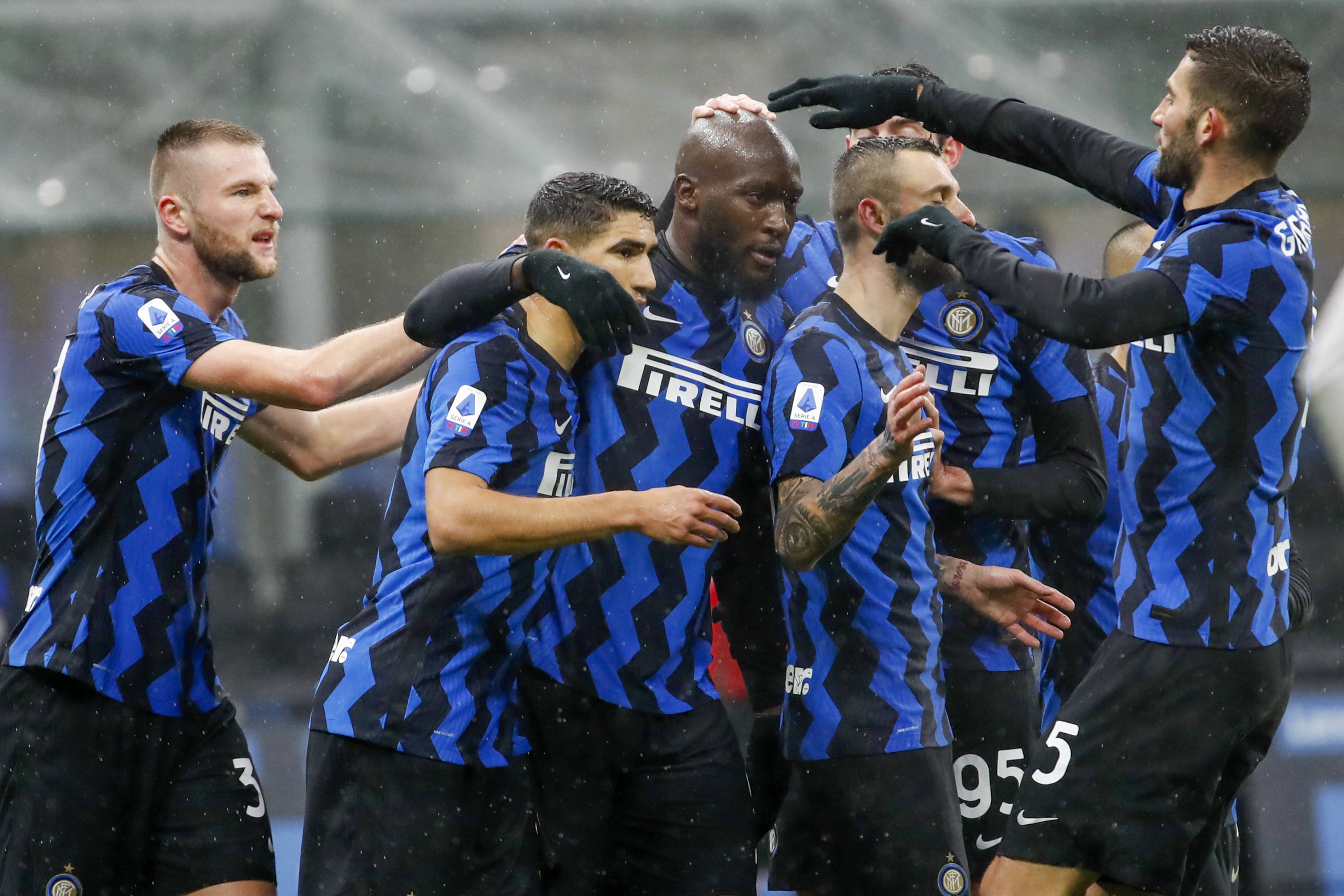 意甲联赛中球队演绎精彩对决 意甲联赛中球队演绎精彩对决