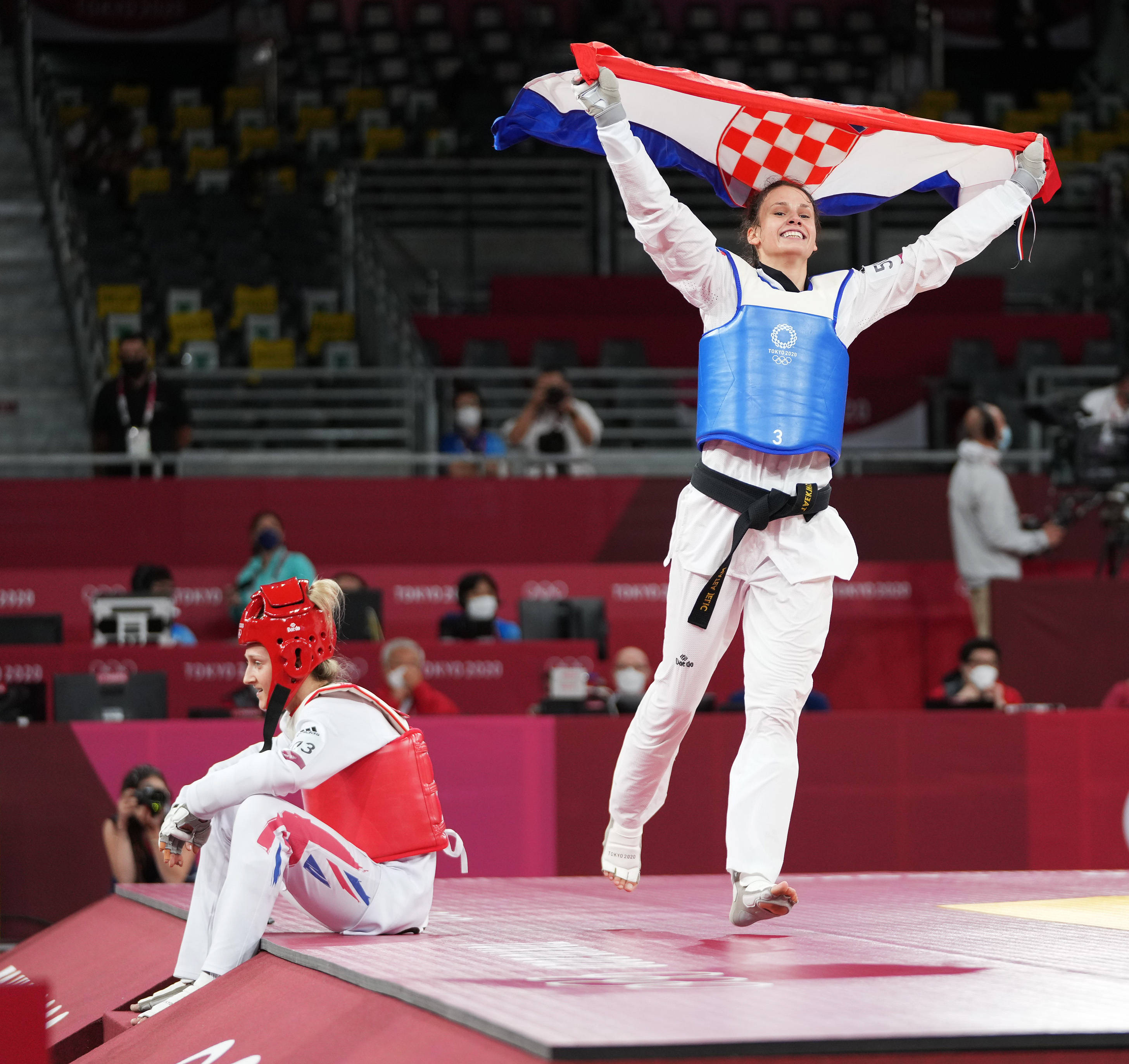 包含澳大利亚跆拳道选手技压群雄，成功晋级决赛的词条