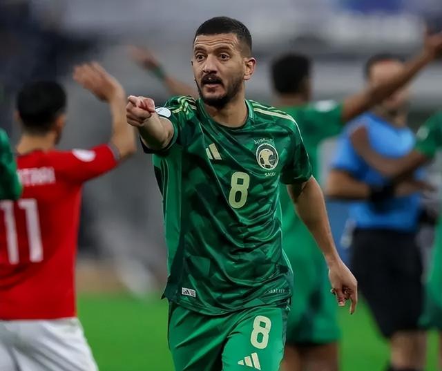 九游娱乐官方网站-阿维拉取胜关键时刻,积分领先