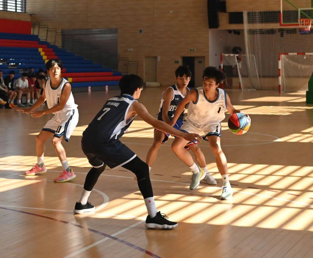 全球篮球比赛令人目不暇接的简单介绍 全球篮球比赛令人目不暇接的简单介绍