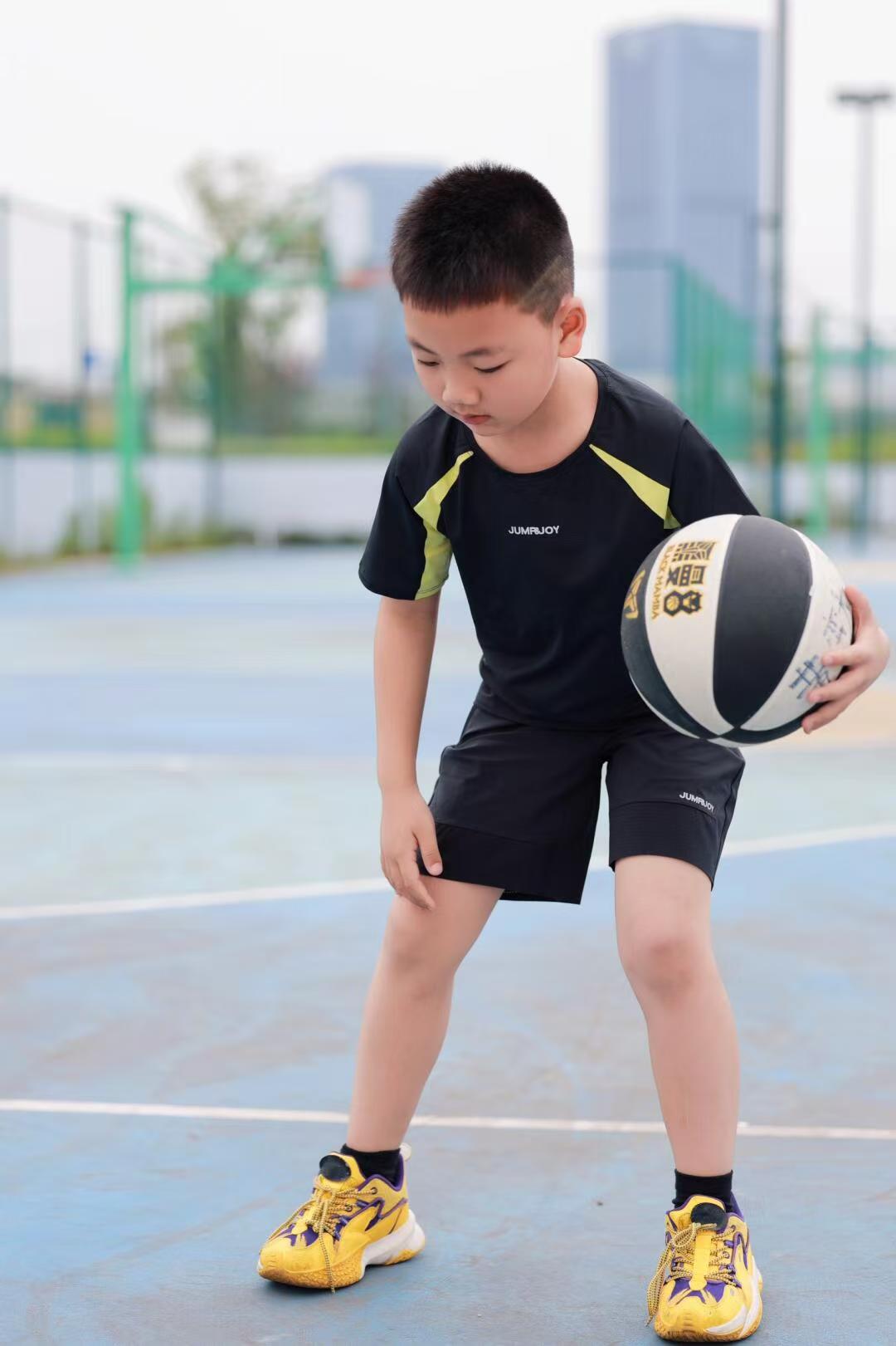 包含各队斗志昂扬，遥相呼应诠释篮球魂的词条