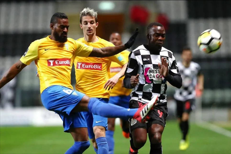 尼斯主场逼平兰斯，保持不败