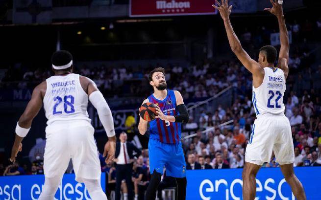 包含马拉加队获得宝贵胜利，逐渐走出低谷的词条