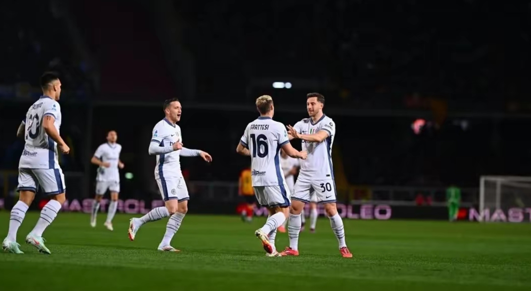 意甲豪门决战在即冠军之路注定激烈