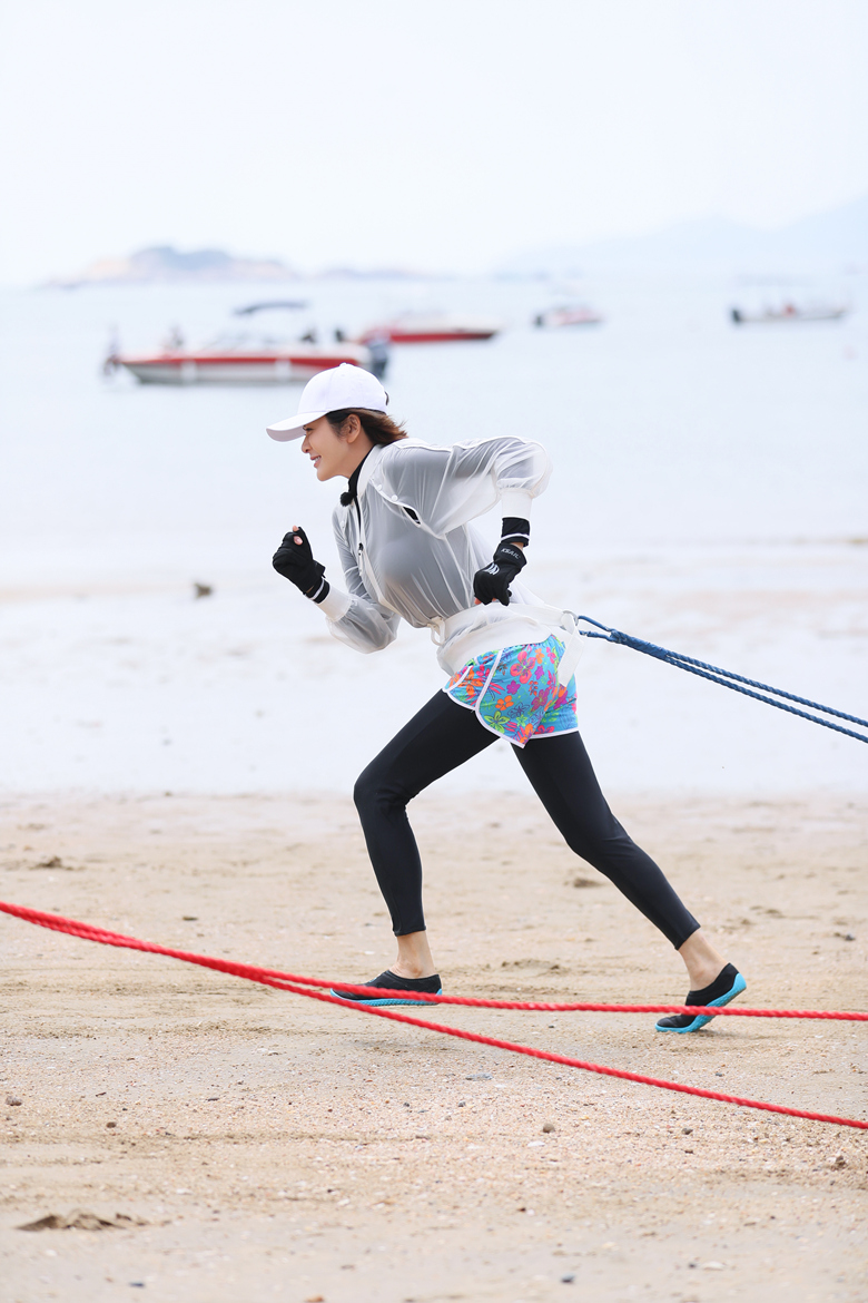9you娱乐-女子冲刺赛场惊险刺激,肌肉爆发的简单介绍