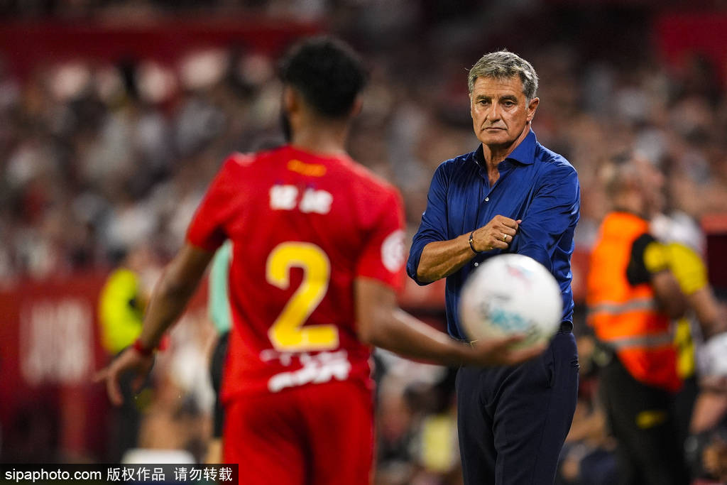 塞维利亚主场大胜埃尔切，领先冠军之争