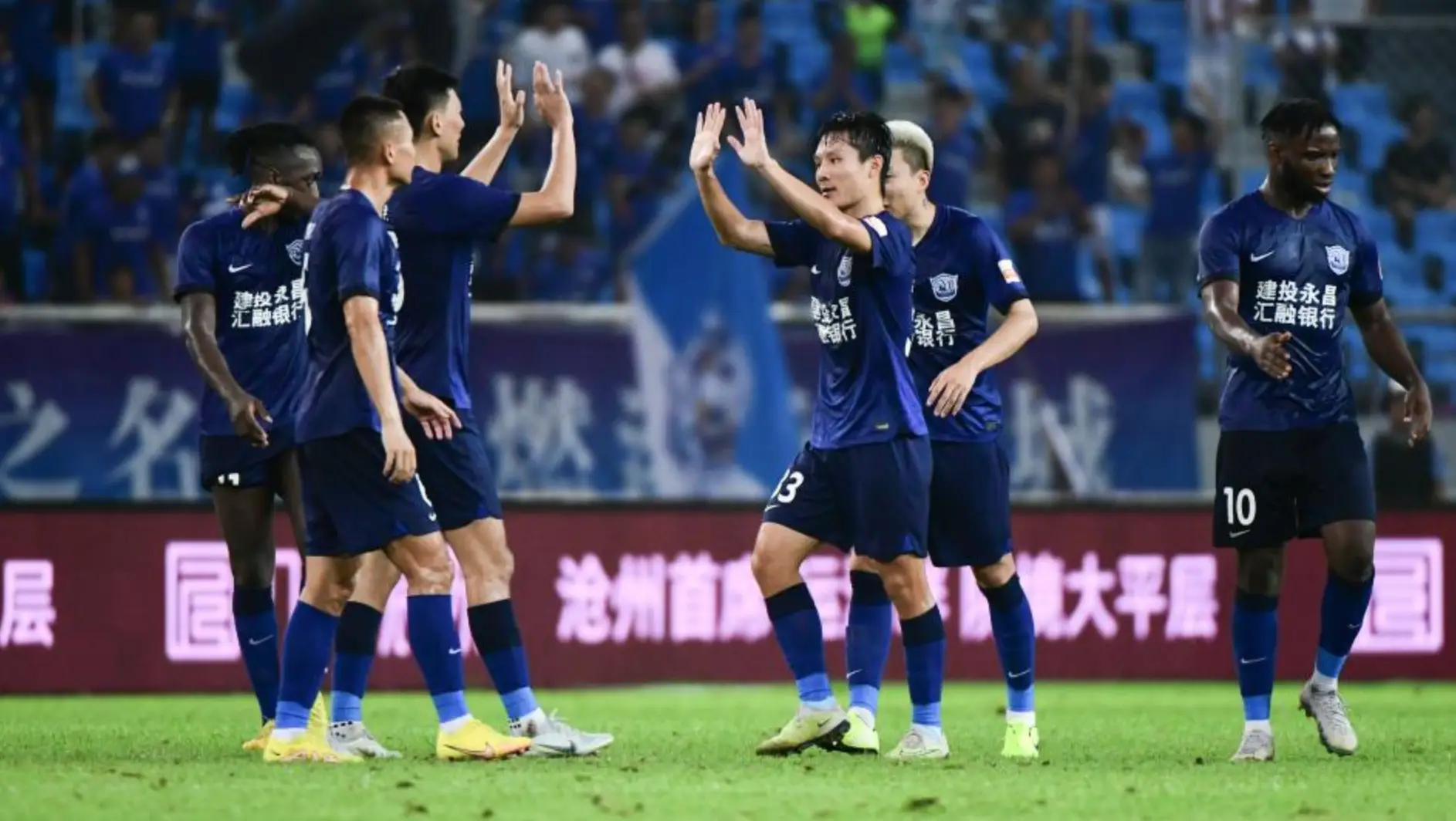 包含南安普顿客场连胜提振信心，球队士气高昂的词条