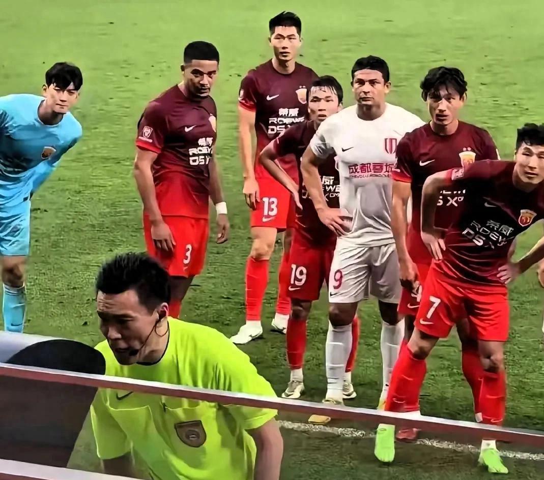 九游体育平台-强队雄起洲际赛场，足球领域再添佳绩