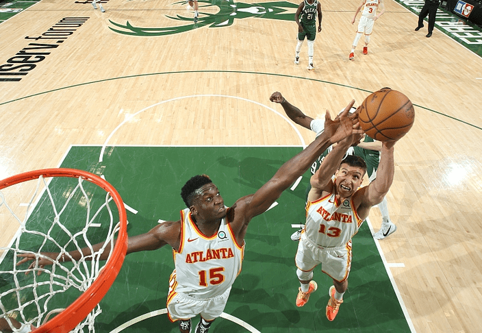 雄鹿队完胜对手，晋级西部决赛