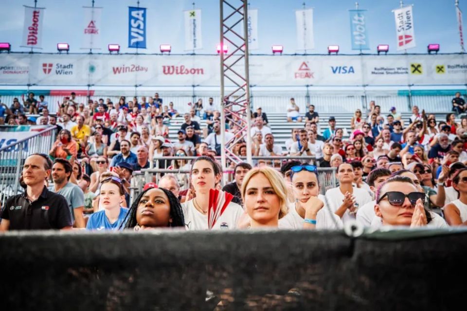 欧洲杯热火启幕，球星们场上绽放精彩表现