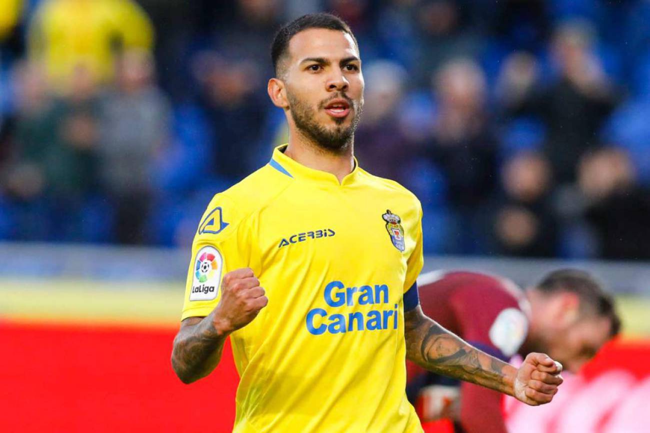 包含拉斯帕尔马斯队员停赛，缺席关键战役的词条