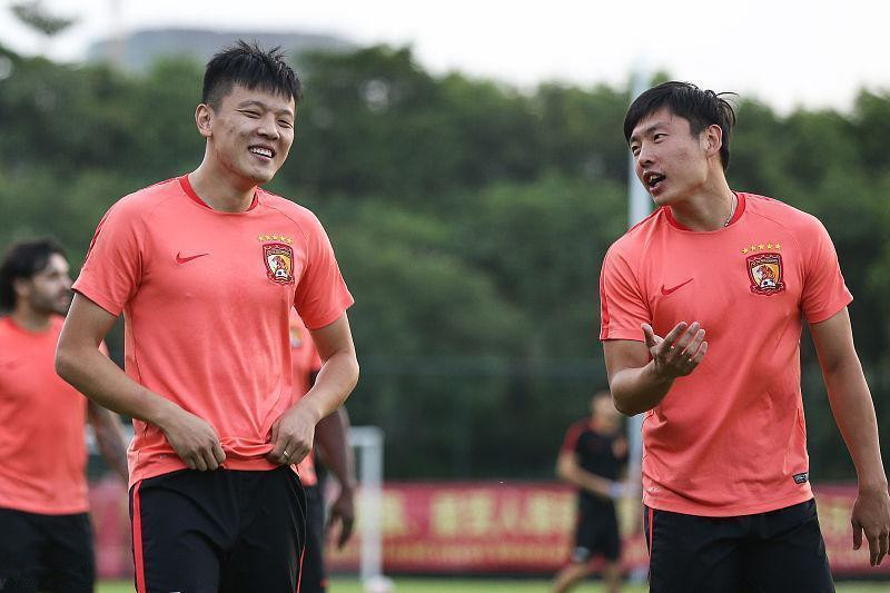 九游体育直播-包含广州恒大客场战平大连一方,保持榜首位置的词条