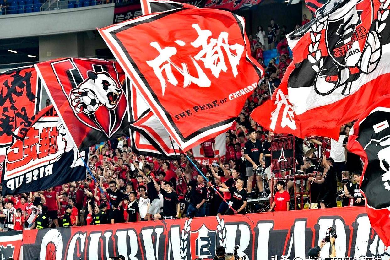 九游游戏-上港狂胜九人鲁能,领跑中超积分榜