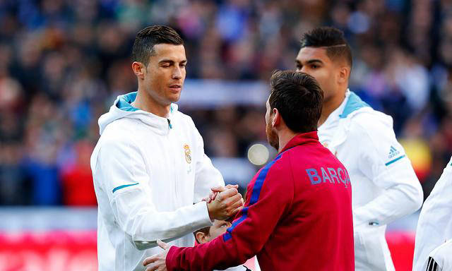 九游娱乐官方-梅西与C罗同场竞技，球迷欢呼不已