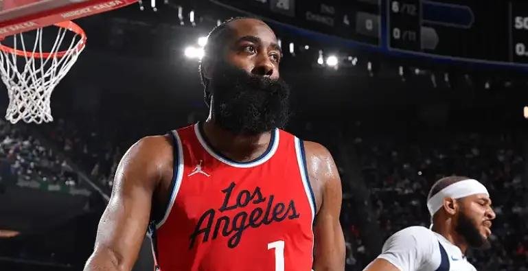 九游娱乐入口-快船大胜独行侠，继续保持不败