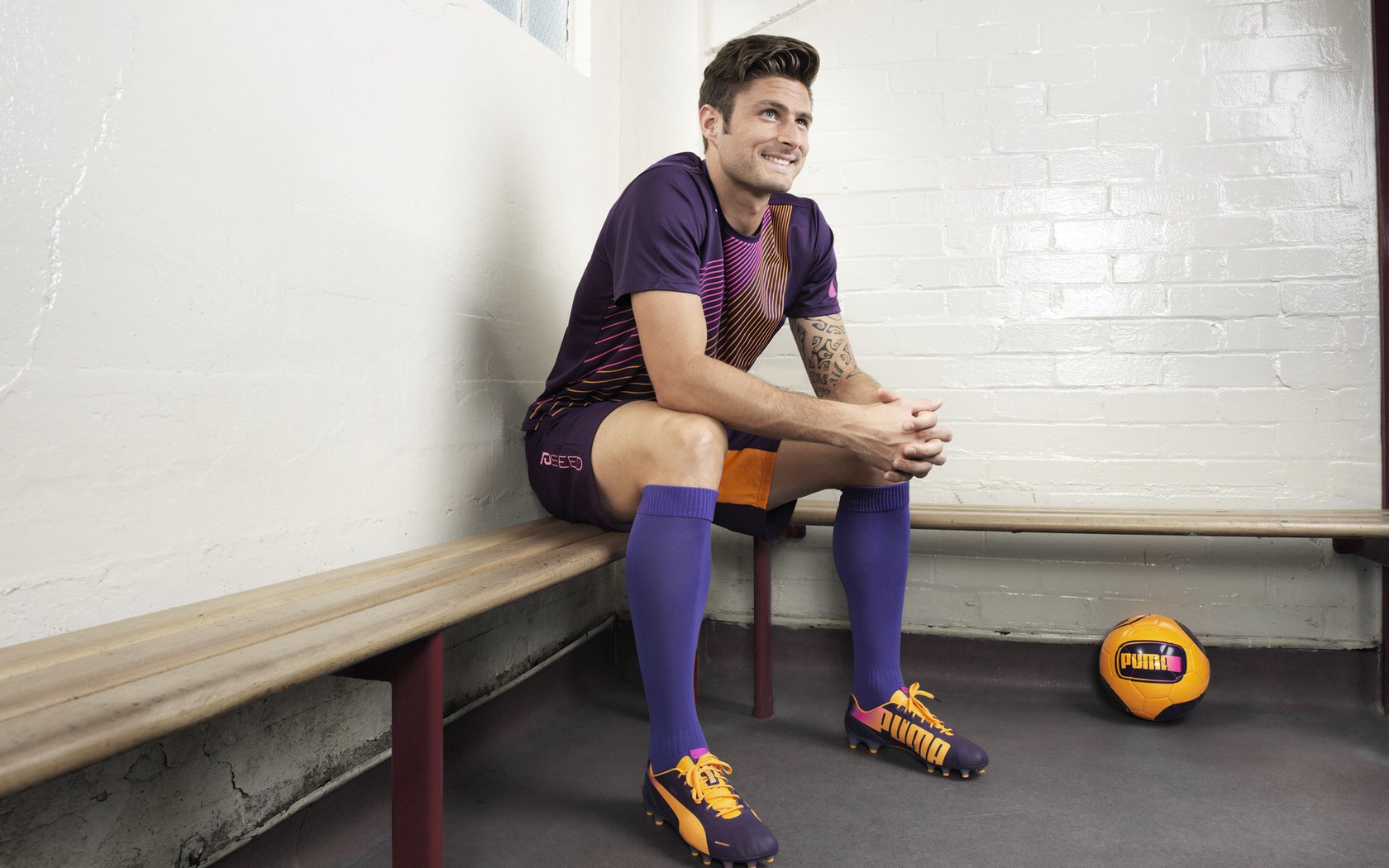 南美风暴席卷北欧,秘鲁稳健战术击溃冰岛,苏亚雷斯关键战役再显神威