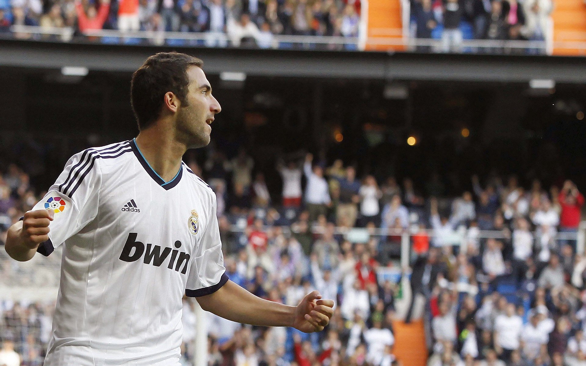 战火与绿茵,英格兰血拼伊拉克,罗德里戈高光点亮和平赛场